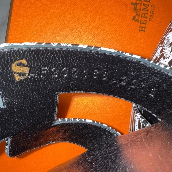 Hermes Oasis "Astrologie Bandana" Black and White Calfskin Veau Imprime Noir 38